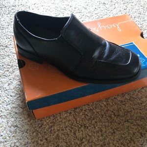 Boys size 5 Black Dress Shoes
